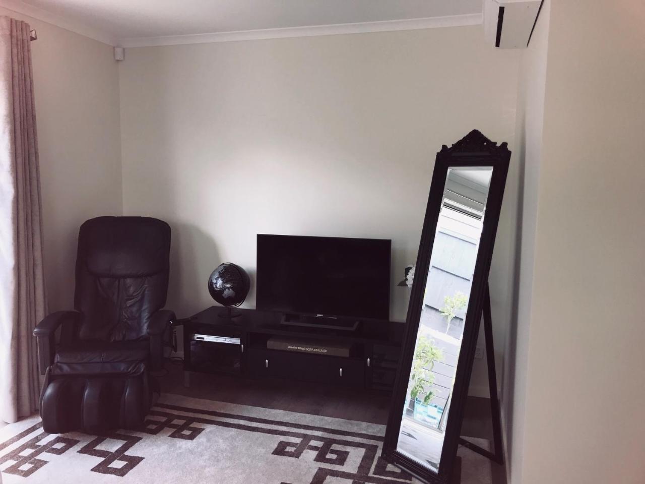 Modern Self Contained Apartment In Riverhead Kültér fotó